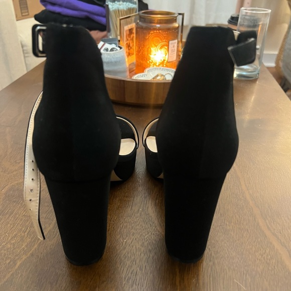 Black Velvet Pumps Brand New - Picture 3 of 6